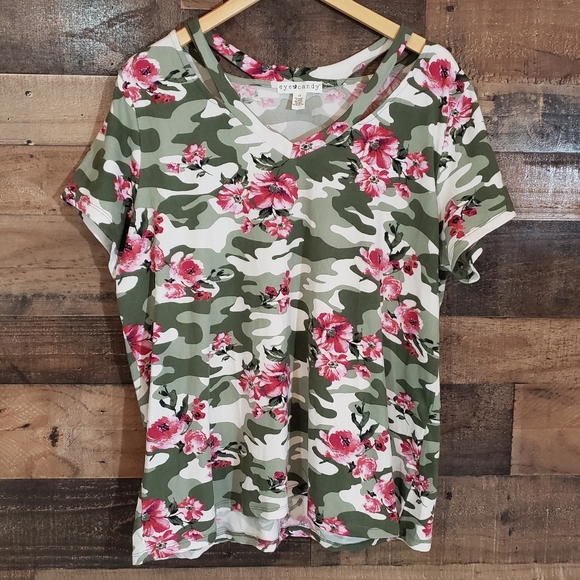 eye candy Tops - Eye candy floral and camouflage short sleeve shirt